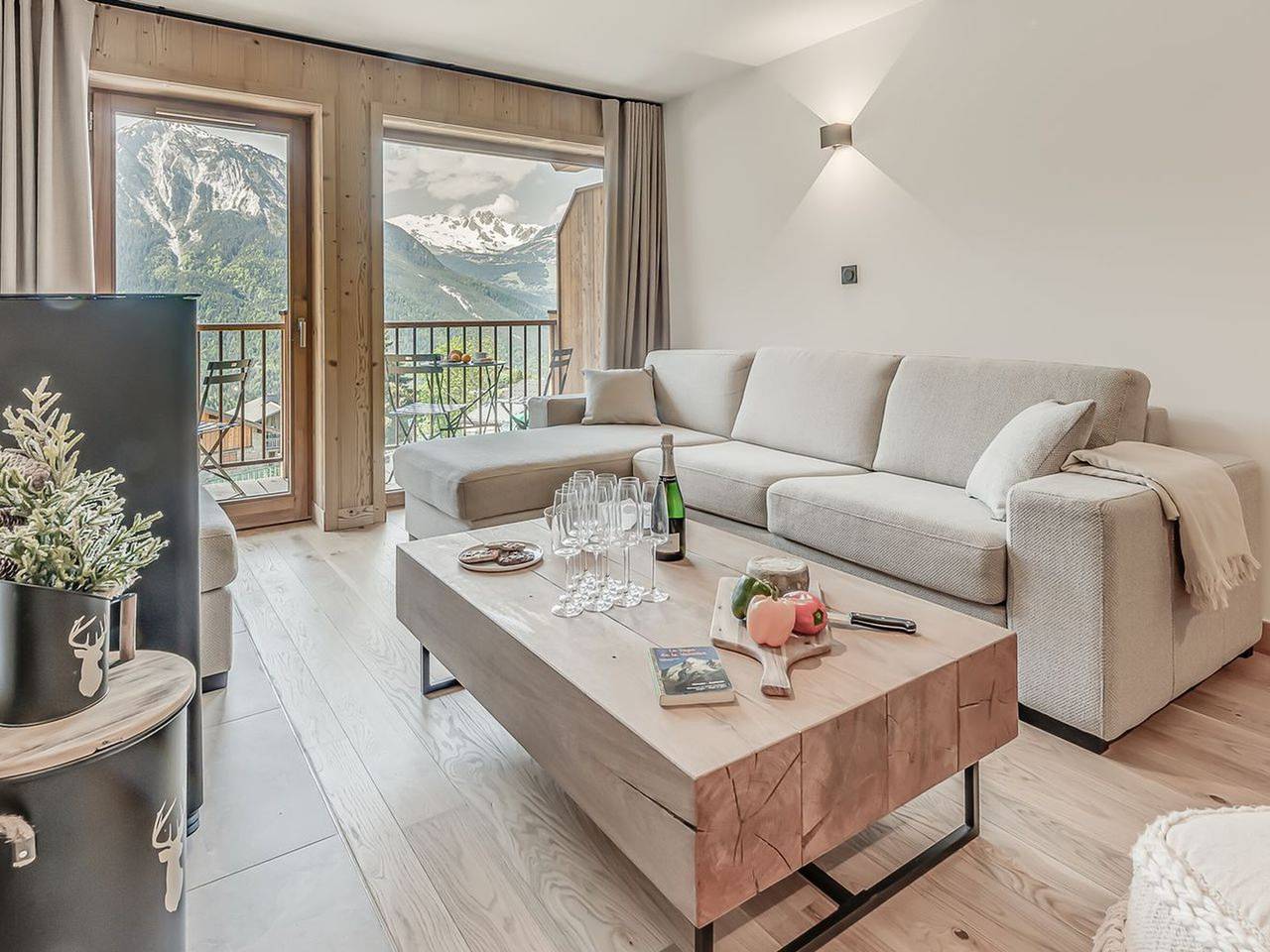 Entire apartment, Charming 4-Room Apartment for 8 in Champagny-en-Vanoise with Balconies and Modern Amenities in Champagny-en-Vanoise, Vanoise National Park