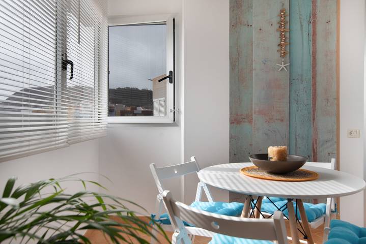 Apartamento inteiro, Apartamento de férias 'Ap Jarea Playa Sardina' com piscina partilhada, varanda e Wi-Fi in Sardina del Norte, Gáldar