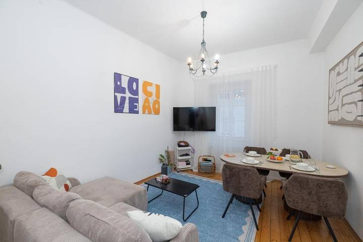 Ferienwohnung für 8 Personen, mit Balkon und Terrasse sowie Sauna und Ausblick in Linz
