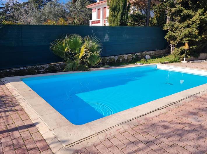Appartement de vacances pour 4 personnes, avec jardin et terrasse dans les Alpes maritimes