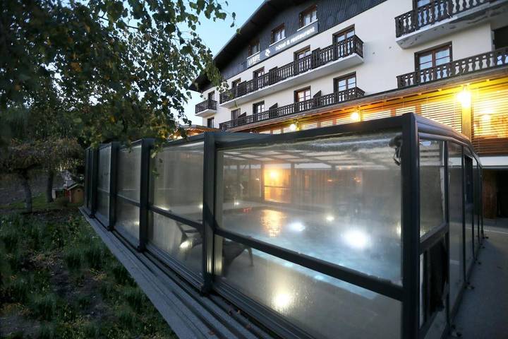 Hôtel pour 3 personnes, avec Jacuzzi et Terrasse ainsi que Jardin et Piscine à Autrans
