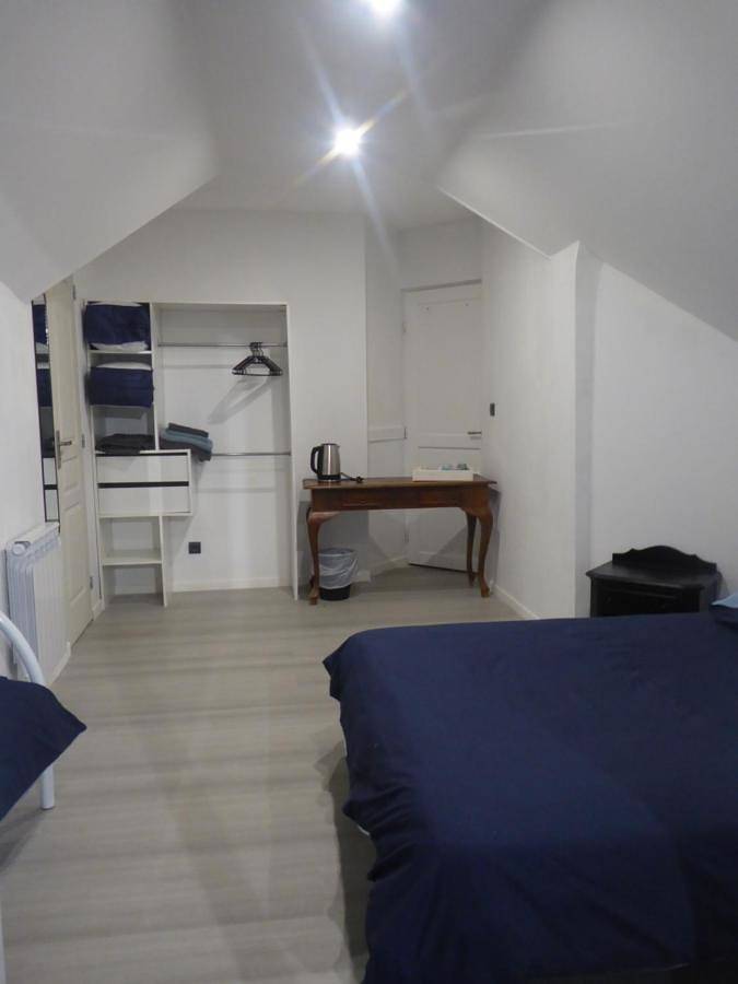 Appartement de vacances entier, Chambre triple spacieuse pour 3 Adultes avec terrasse privée - Proche Disneyland Paris in Mareuil-lès-Meaux, Seine-et-Marne