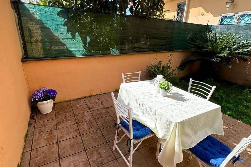 Entire apartment, Mareporto House-Free Wifi- 7 minutes from Airport of Fiumicino Rome in Fiumicino, Rome Province