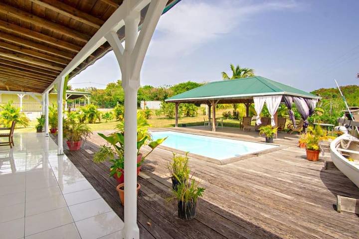 Gîte pour 2 personnes, avec piscine ainsi que vue et jardin à Le Vauclin - 4