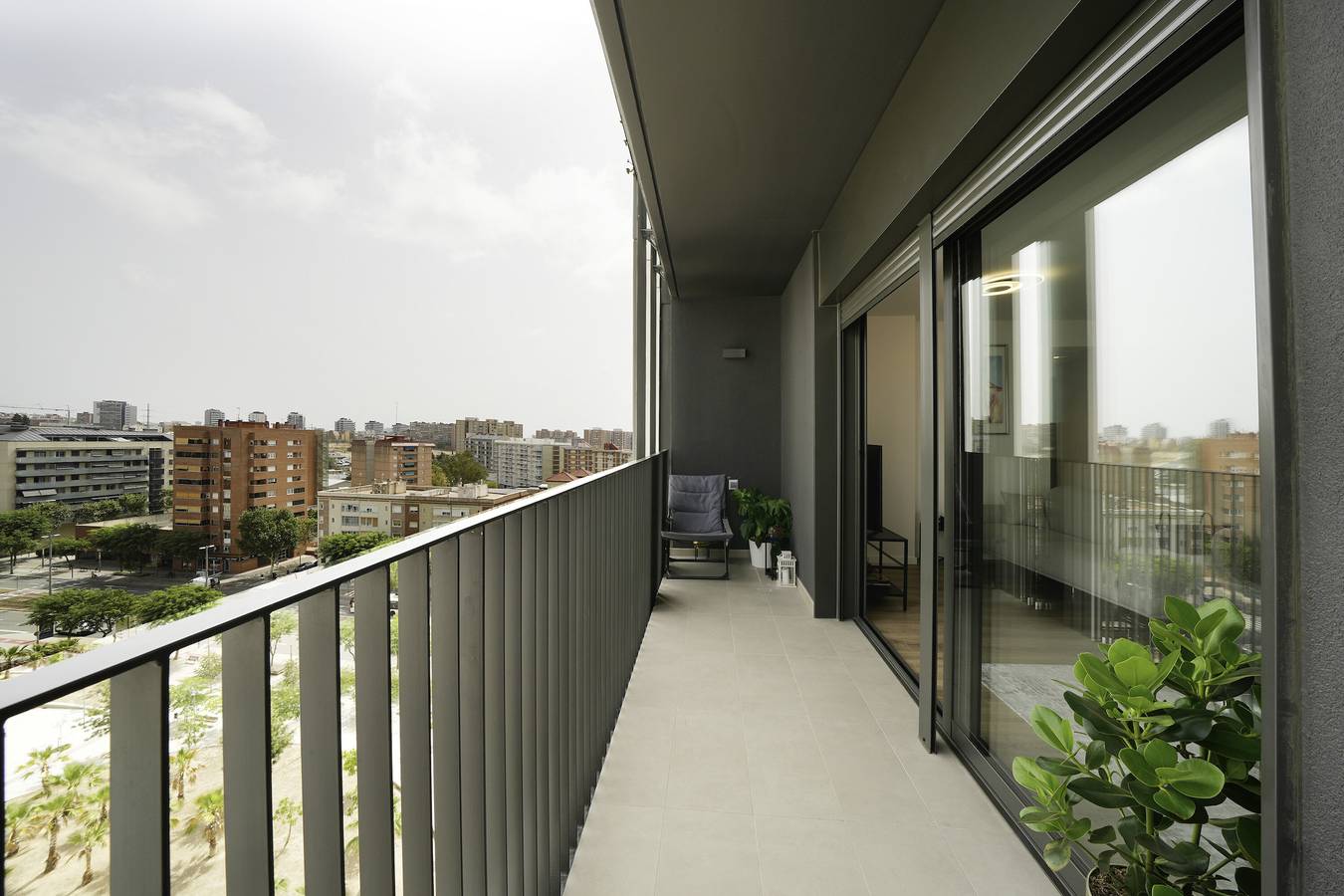 Apartamento entero, Apartamento vacacional "Atardeceres y piscina en Barcelona" con balcón, piscina compartida y Wi-Fi in Cornellá de Llobregat, Bajo Llobregat