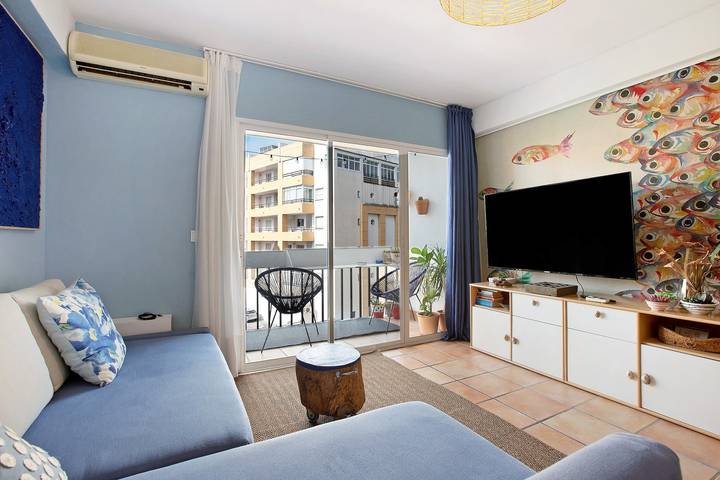 Entire apartment, Holiday Apartment "Blue Fish" with Shared Pool, Private Terrace & Wi-Fi in Benalmádena Costa, Benalmádena