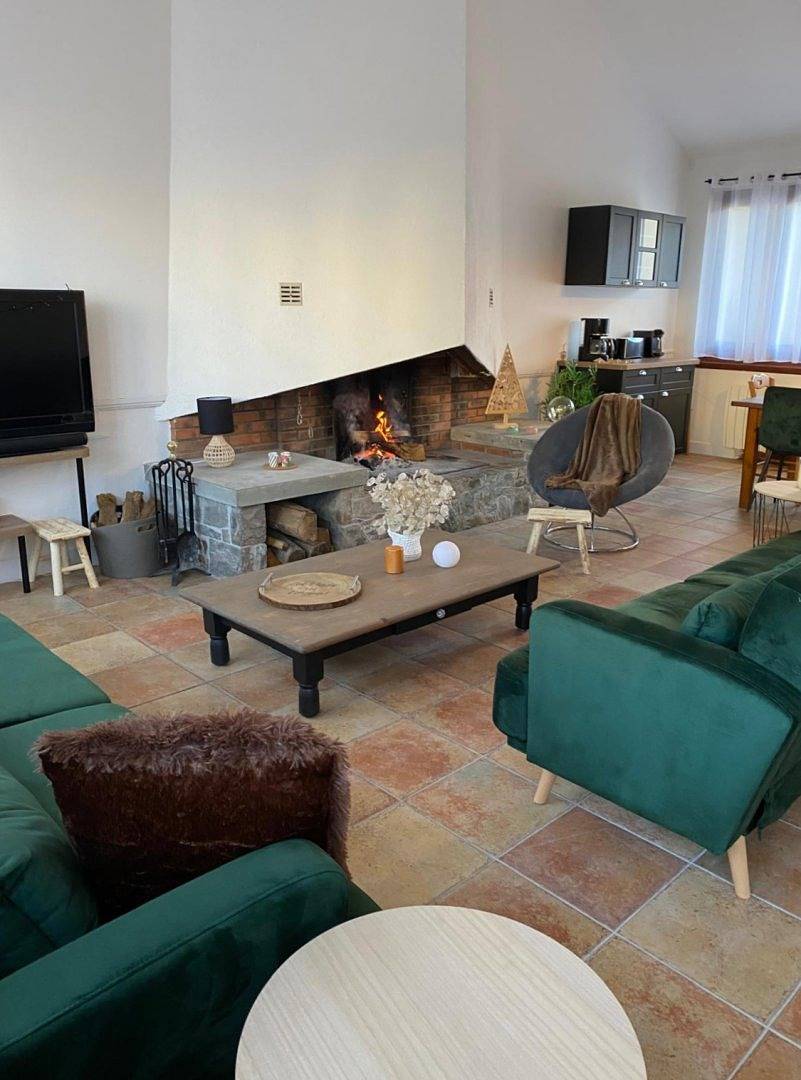 Appartement entier, Grand appartement pour 8 personnes, 300 m du télécabine in Ax-les-Thermes, Pyrénées