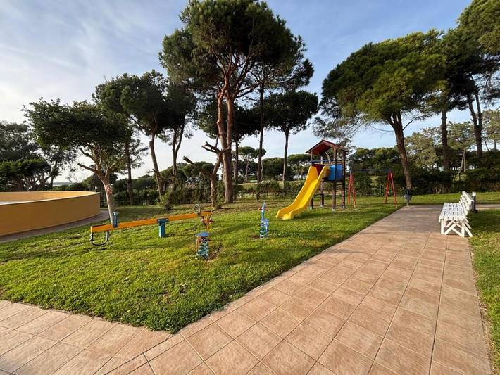 Apartamento de férias para 4 pessoas, com jardim e piscina e ainda vista em Islantilla
