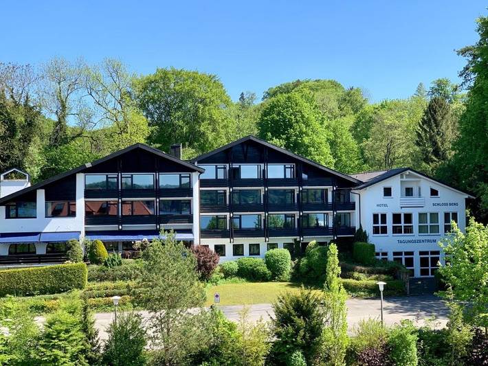 Hotel, mit Terrasse und Sauna sowie Ausblick und Seeblick