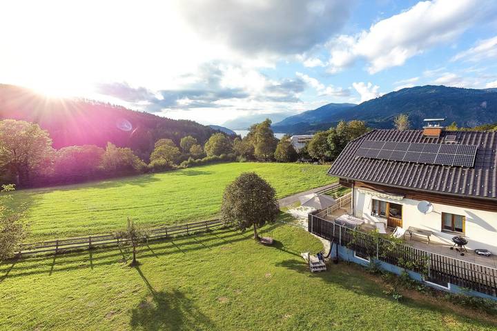 Ferienhaus für 6 Personen, mit Seeblick und Garten sowie Ausblick, kinderfreundlich in Kärnten