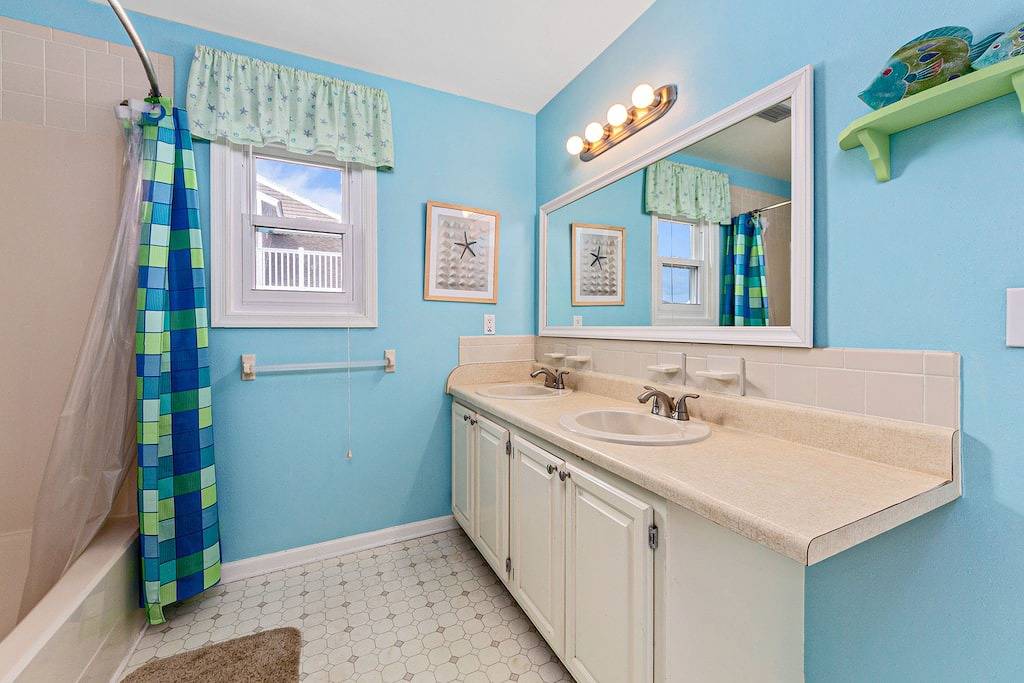 Well-Appointed Home w/Private Outdoor Pool, Gas Grill, Washer/Dryer, A/C in Sandbridge Beach, Sandbridge