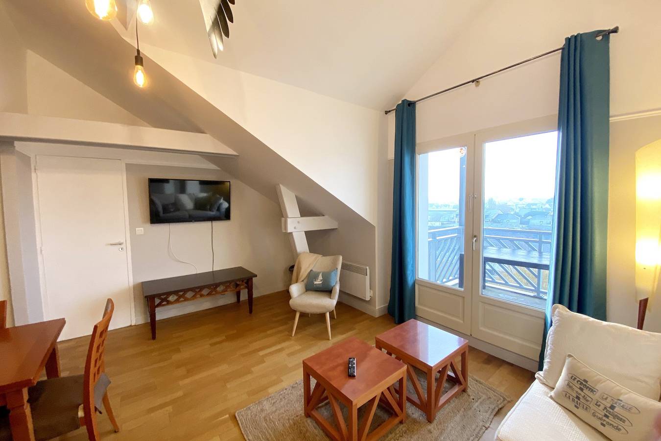 Ganze Wohnung, Südausrichtung direkt am Wasser mit Pool, Terrasse und Meerzugang in Le Croisic, Côte d'Amour