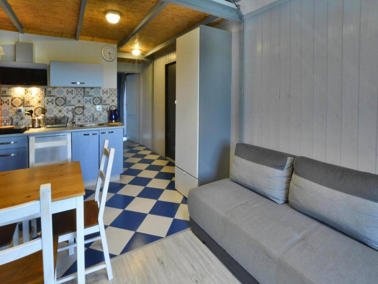 Chalet à Jezierzany près du lac Wicko & plage in Jezierzany, Powiat de Sławno