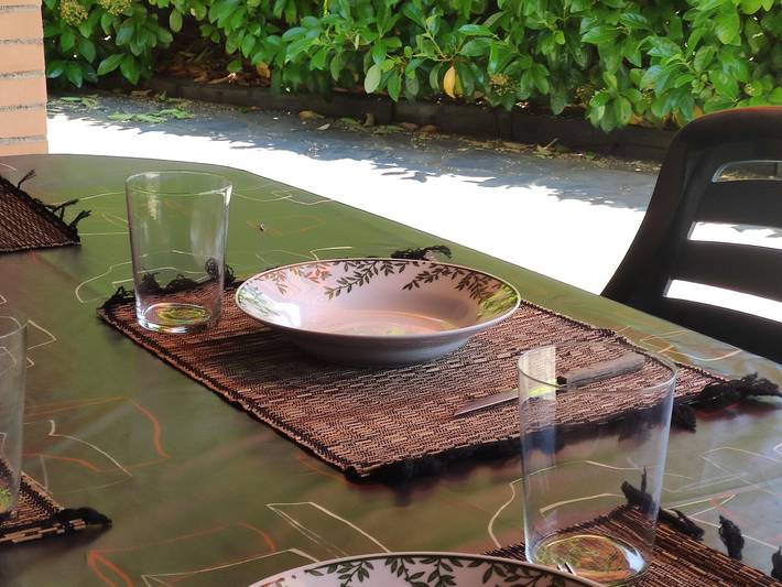 Apartamento para 4 personas, con Terraza además de Jardín y Piscina en Jaca
