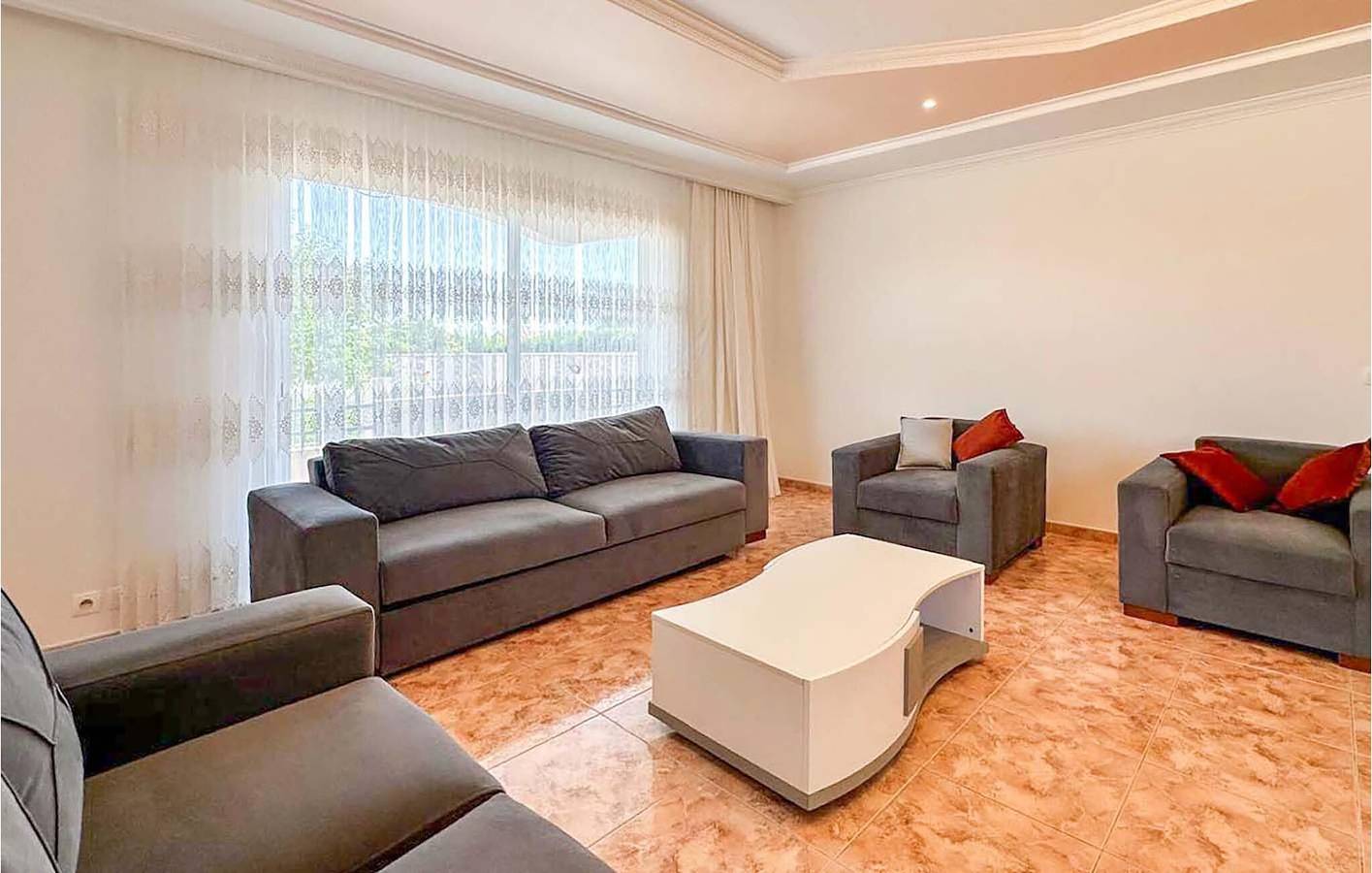 Charming 150m² Apartment with Pool & Wi-Fi in Rochefort-du-Gard in Rochefort-du-Gard, Nimes region