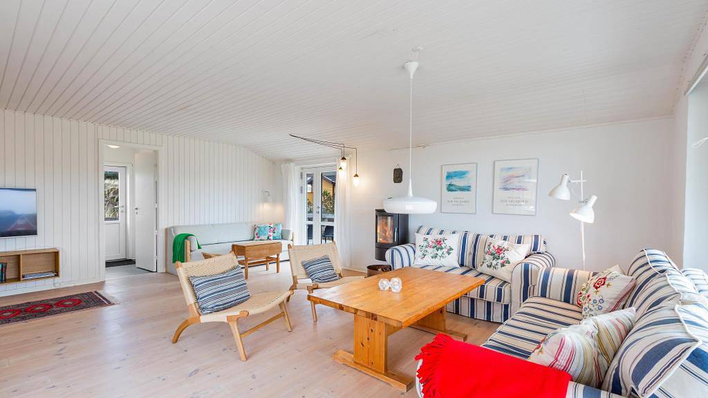 Strandnahes Ferienhaus mit Holzofen in Houvig in Ringkøbing, Holmsland Klit