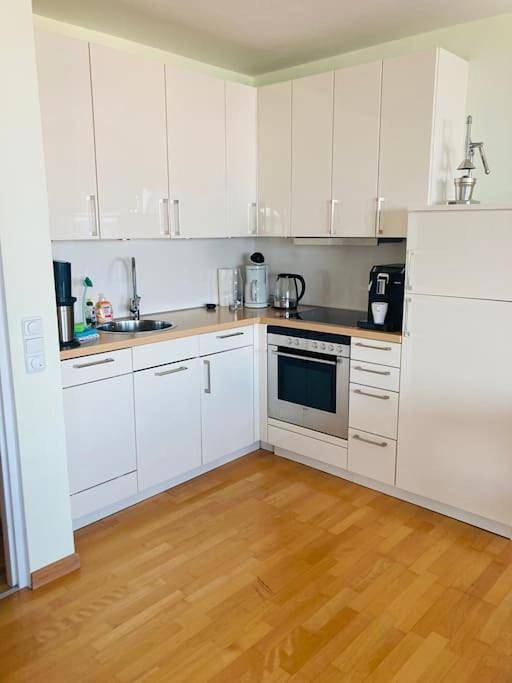Ganze Wohnung, Panoramablick und den Strand direkt vor der Tür in Kieler Förde, Kiel