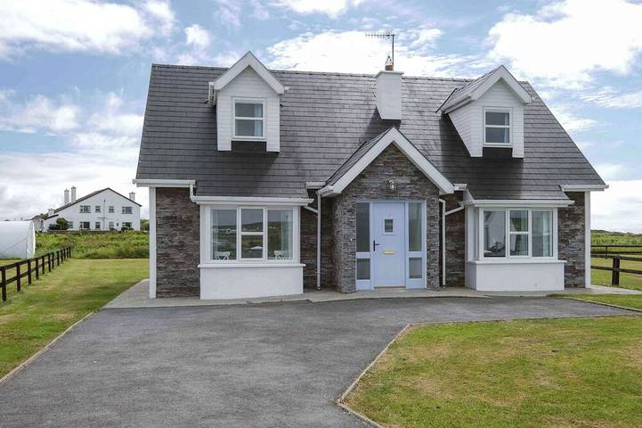 Holiday rental for 8 people, with garden and terrace in Liscannor