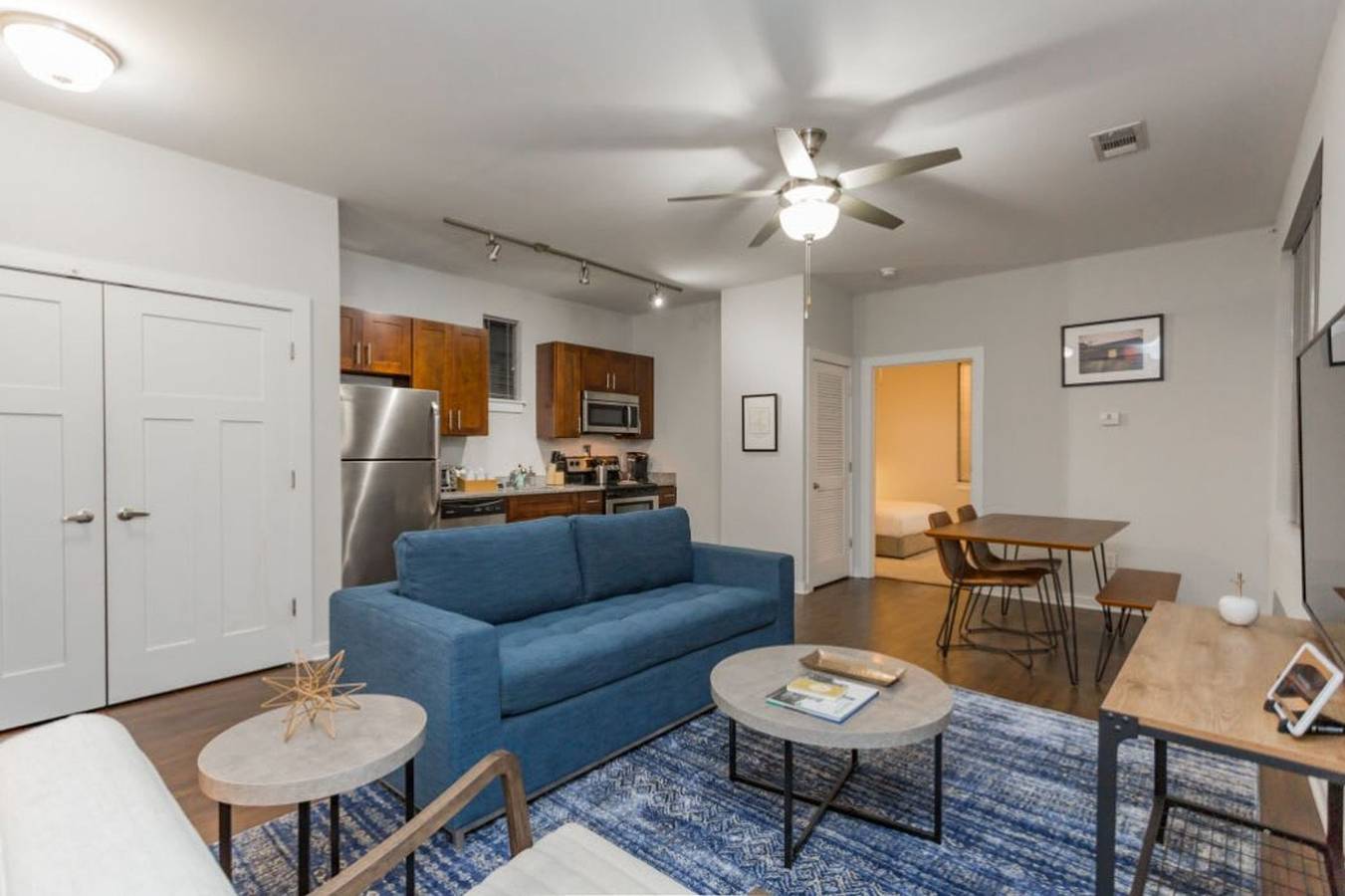 Entire apartment, Cozysuites Music Row Spacious 1Br -free parking 60 in Nashville, Tennessee