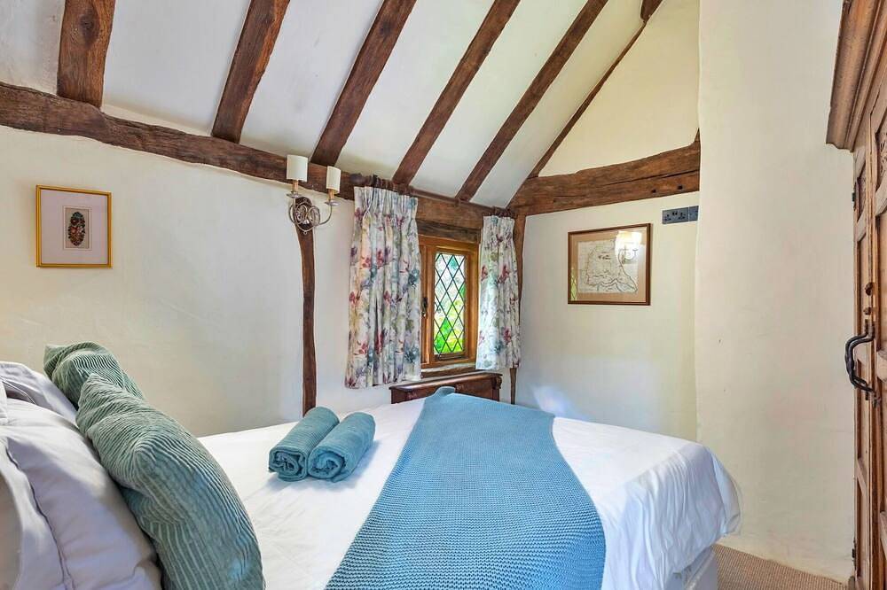 Wunderbares  Ferienhaus für 6 Gäste mit Whirlpool,  W-Lan und Tv in Worth (West Sussex), West Sussex