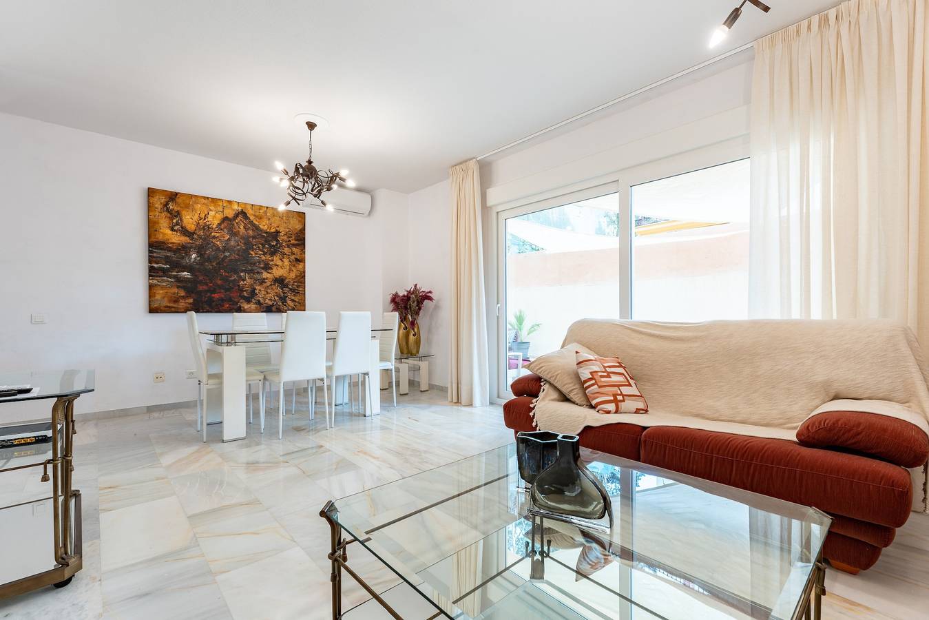 Ganze Wohnung, Apartment 'Ramon Y Cajal' mit Gemeinschaftspool, Wlan und Klimaanlage in Fuengirola Zentrum, Fuengirola