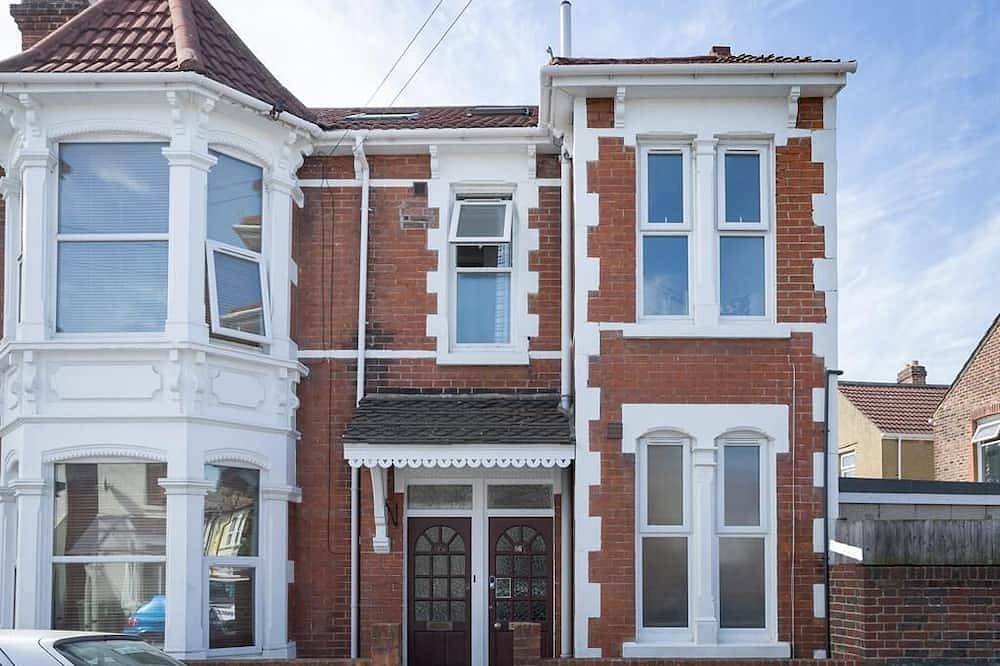 Apartment for 6 People in Portsmouth, South East England