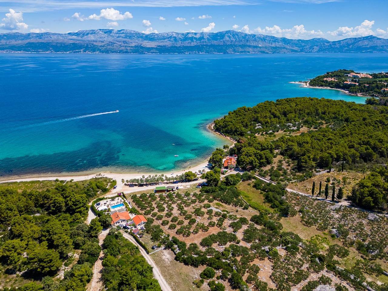 Beachfront Villa Mir Brac with Pool & Jacuzzi in Supetar, Brac