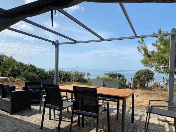 Location de vacances pour 6 personnes, avec terrasse dans Le Rocher