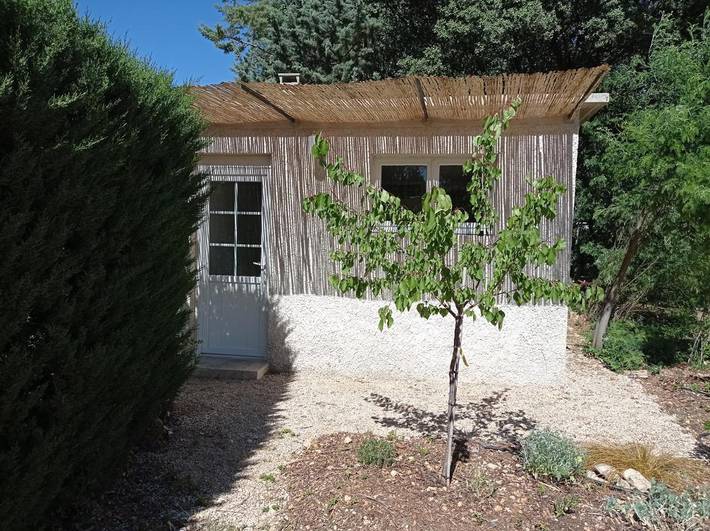 Maison d’hôte pour 2 personnes, avec terrasse ainsi que jardin et piscine