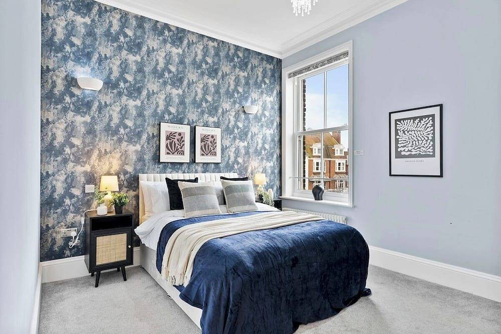 Entire apartment, Remarkable Penthouse - Sea Views in Worthing, West Sussex