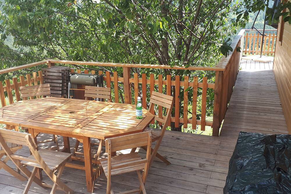 Contemporary family chalet 2 minutes from \"La Colmiane\" ski resort in Valdeblore, Nice region