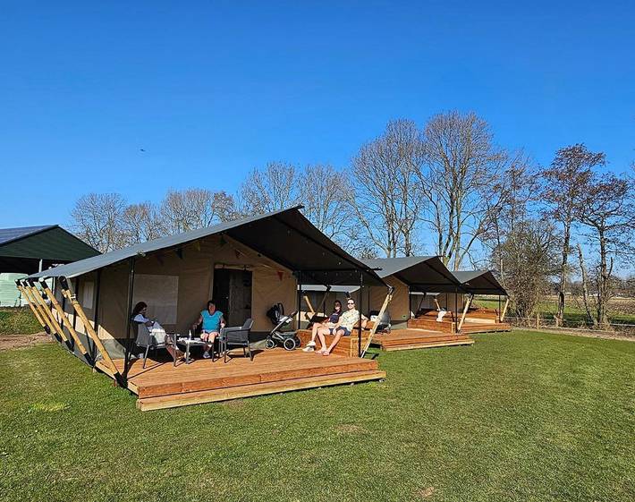 Camping voor 5 personen, with Terras and Tuin as well as Uitzicht in Barneveld Gemeente