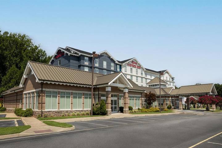 Hotel for 3 people, with terrace - 1