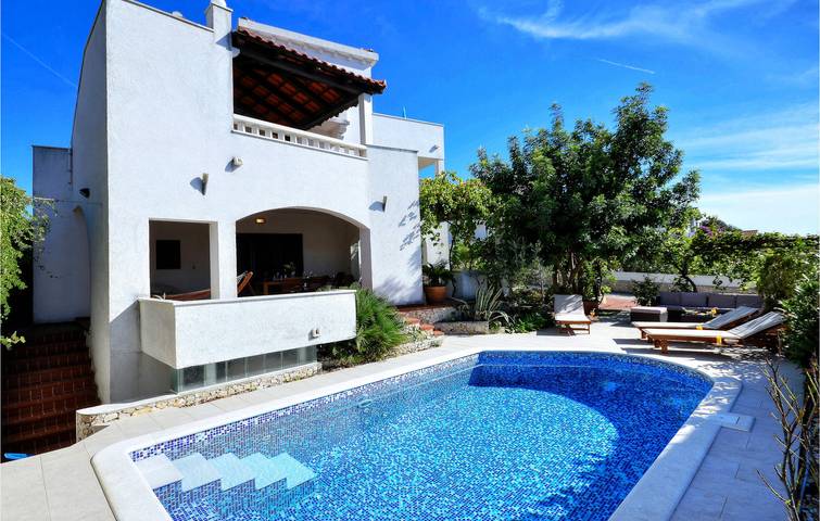 Gemütliche 145 m² große Ferienwohnung am Meer mit Pool und WLAN, 200 m vom Strand entfernt in Kanica, Razanj
