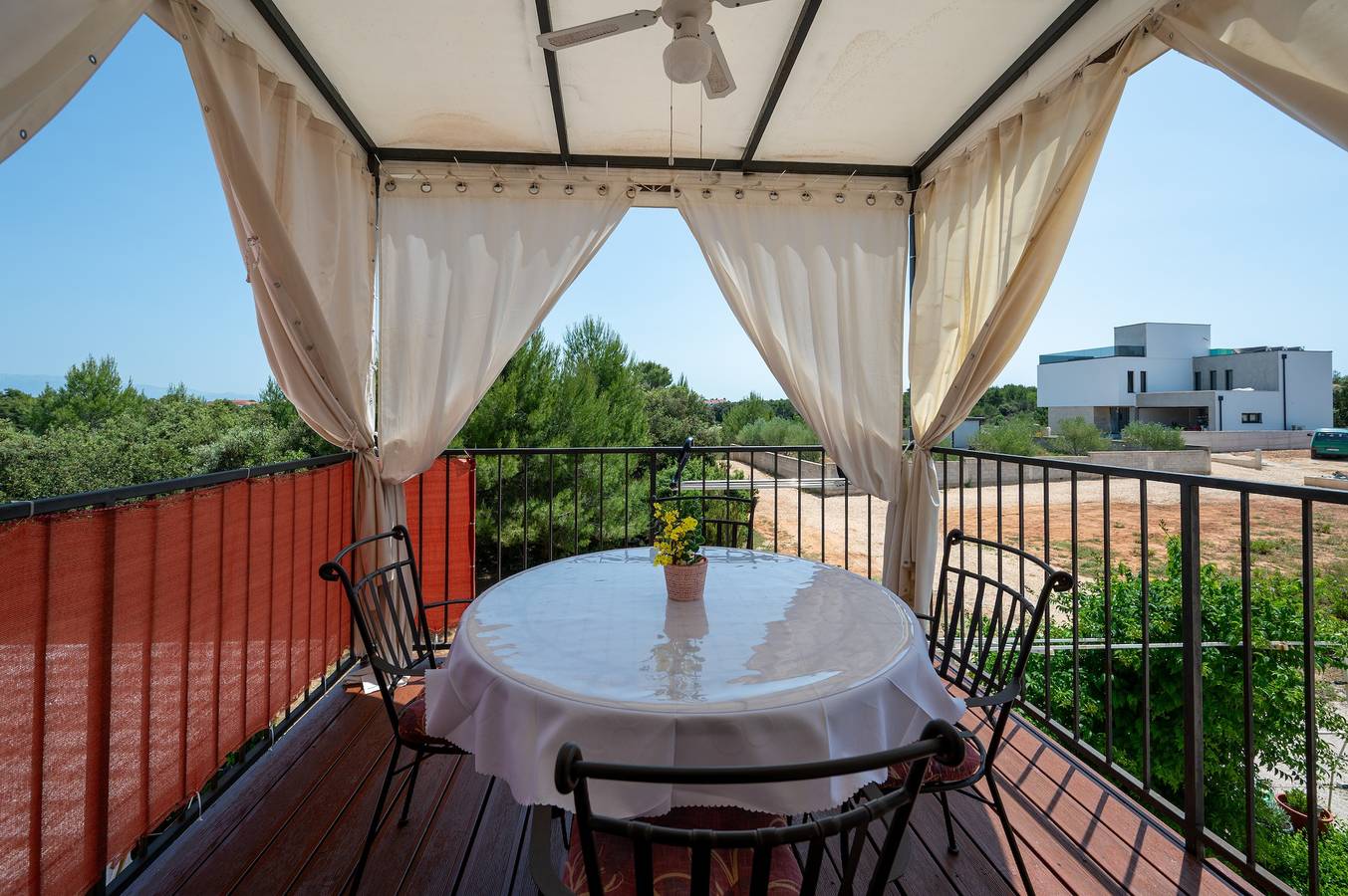 Ganze Wohnung, 2-Zimmer-Ferienwohnung mit Terrasse Zaton, Zadar A-24003-d in Nin, Zadar