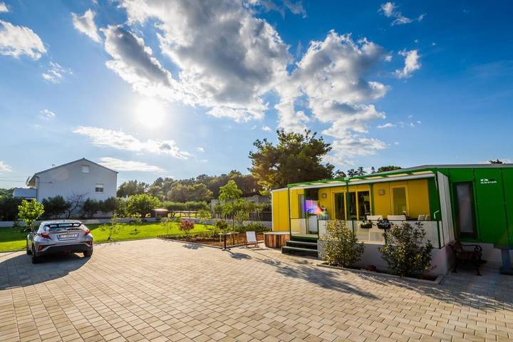 Camping pour 6 personnes, avec terrasse ainsi que jardin et jacuzzi dans Split-Dalmatie