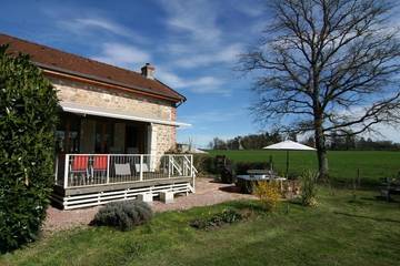 Gîte pour 6 personnes, avec jardin ainsi que jacuzzi et terrasse dans Thil-sur-Arroux