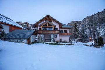 Chalet pour 10 personnes, avec jardin en Savoie