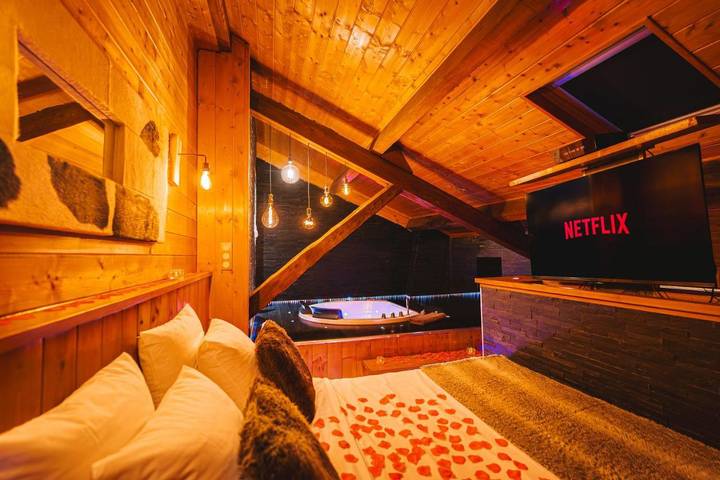 Location de vacances pour 2 personnes, avec Jacuzzi ainsi que Sauna et Vue à Villeurbanne