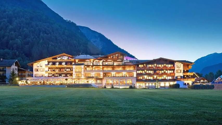 Ferienwohnung für 4 Personen, mit Pool und Garten sowie Whirlpool und Sauna in Pertisau