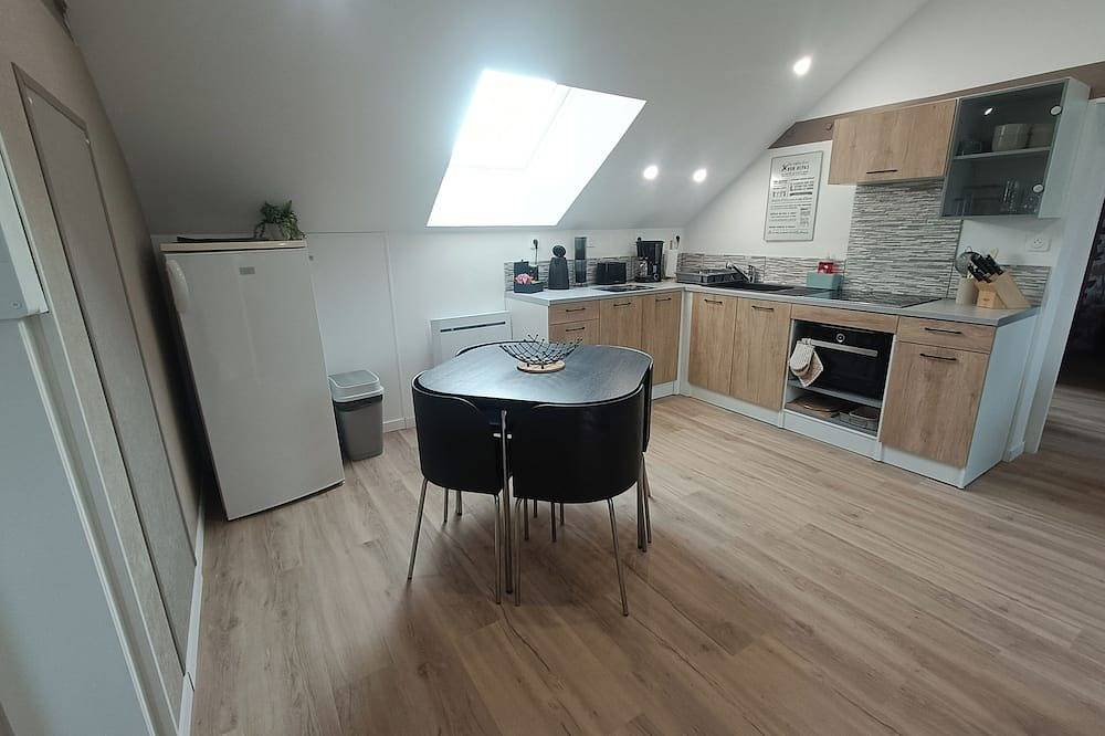 Apartamento entero, Room in 2-person apartment in Écommoy, Sarthe