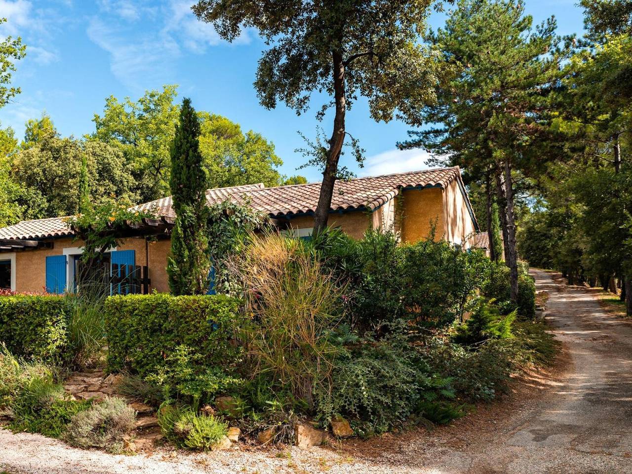Maison de vacances '18 Les Mazets De Gaujac' avec piscine partagée, terrasse privée et clim in Gaujac, Région de Nîmes