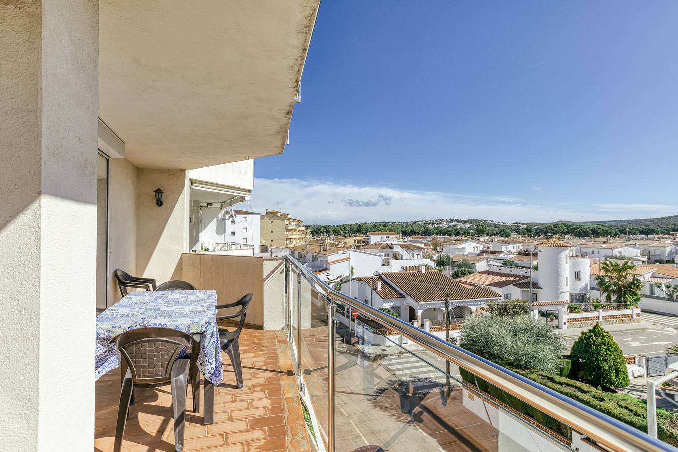 Entire apartment, Apartment 'Escala Riells' with Balcony and Wi-Fi in l'Escala, Upper Empordà