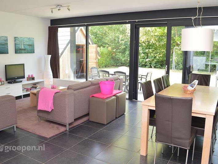 Ferienhaus für 8 Personen, mit Balkon/Terrasse und Terrasse sowie Garten und Sauna