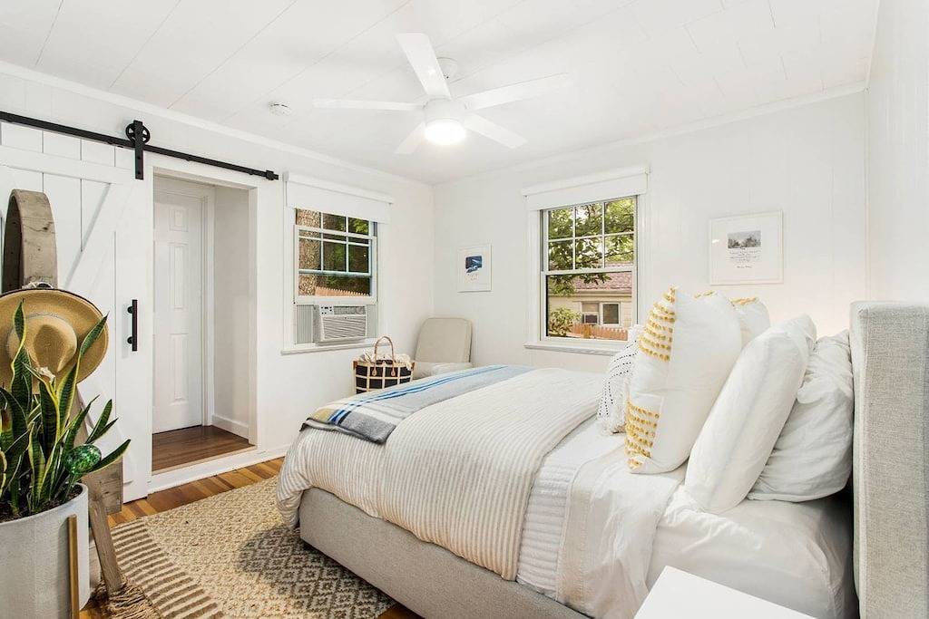 Charming Sag Harbor Cottage by the Beach! in Noyack, Hamptons