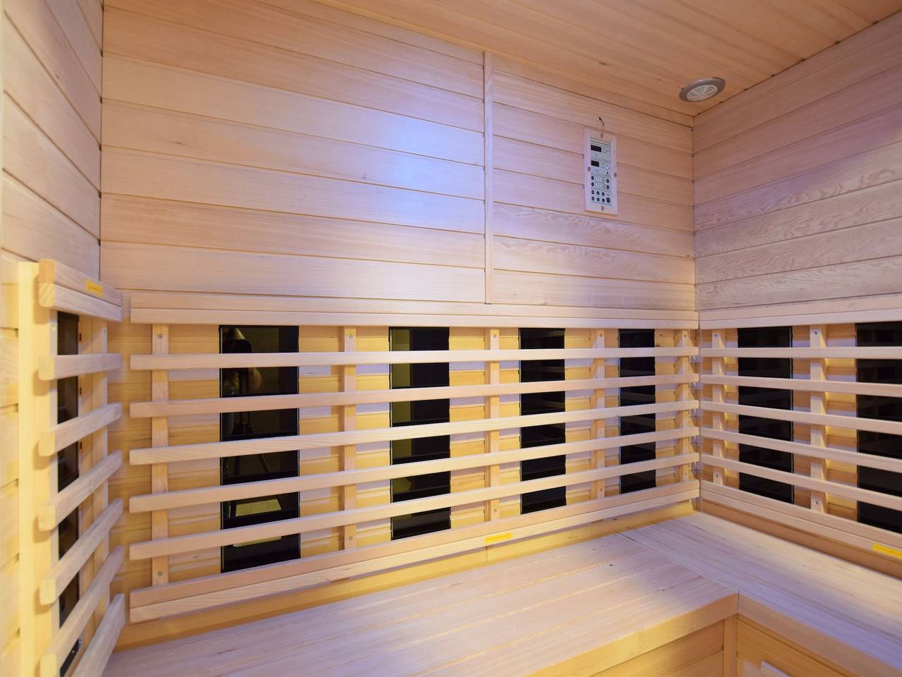 Chic Holiday Home in Noville with Sauna in Bastnach, Parc naturel Haute-Sûre Forêt d'Anlier