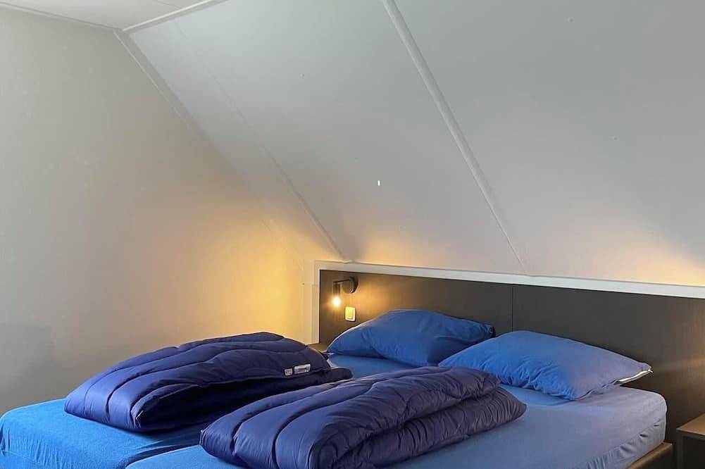Luxury restyled bungalow for 6 people in Medemblik, Ijsselmeer