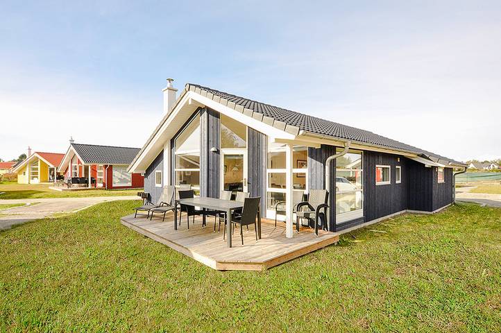Ferienhaus für 8 Personen, mit Sauna und Terrasse sowie Whirlpool in Großenbrode