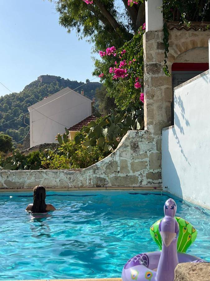Location de vacances pour 8 personnes, avec vue ainsi que piscine et terrasse dans Άσος - 2