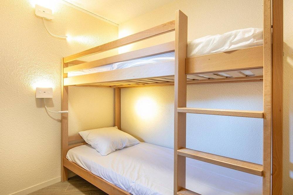 Entire apartment, Spacious Group Accommodation in the valley in Saint-Colomban-des-Villards, Saint-Jean-de-Maurienne region